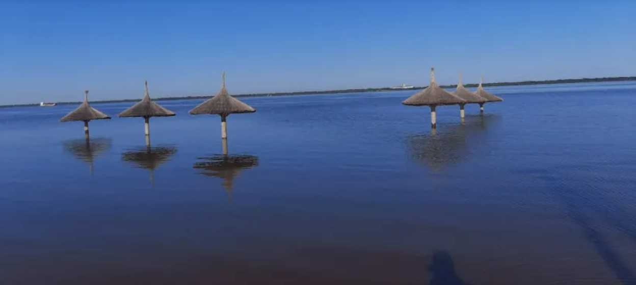 Analizan_cerrar_las_playas_de_Corrientes_por_la_creciente_del_Paraná