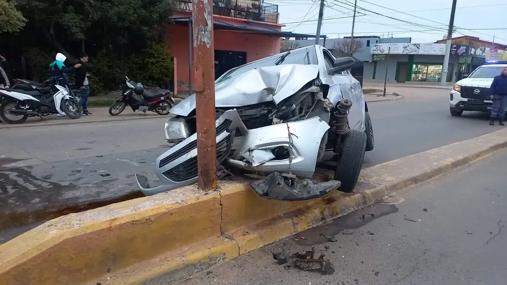 auto contra columna
