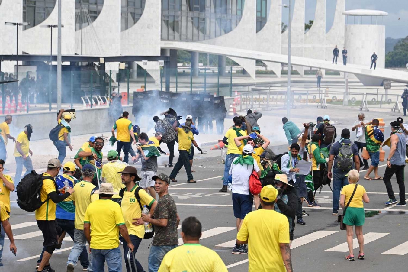 invadieron_el_Palacio_del_Planalto_el_Congreso_y_la_corte_en_Brasilia