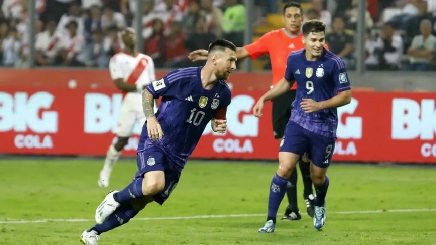 Con_dos_golazos_de_Messi_Argentina_le_ganó_a_Perú