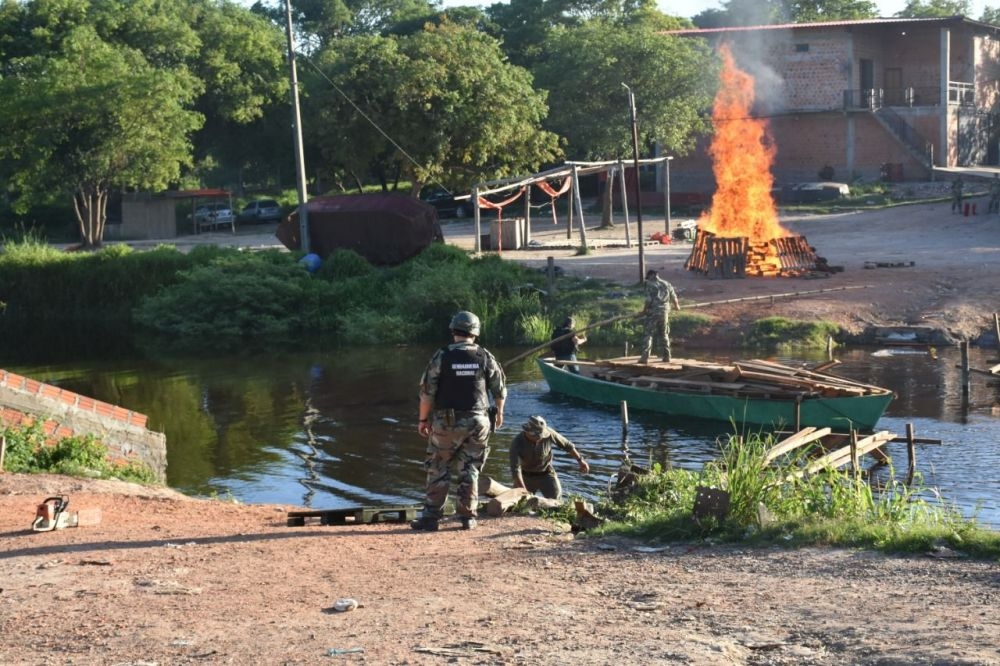 Traficaban_nafta_ilegal_al_Paraguay_con_una_manguera_que_atravesaba_el_río